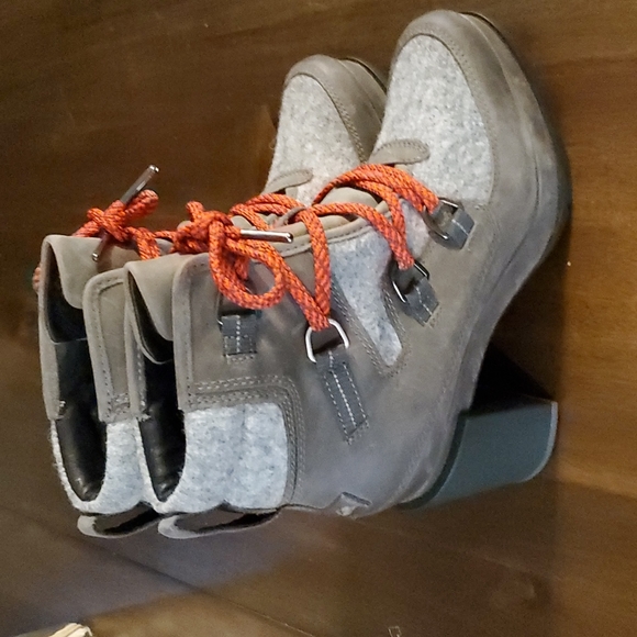 Sorel Blake lace ankle booties w size 7 NWT - Picture 3 of 10